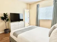 Disneyland Getaway Tri-level Gated Townhome