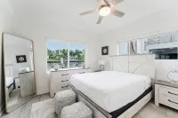 Boca Waterfront Getaway - Pool, Hot Tub, Gym & Views