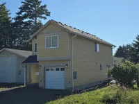 New 3 Bedroom House - Close to Downtown and Beach