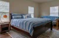 Walking Distance to Downtown! Wine Country 2Bd 2ba House in Paso Robles!