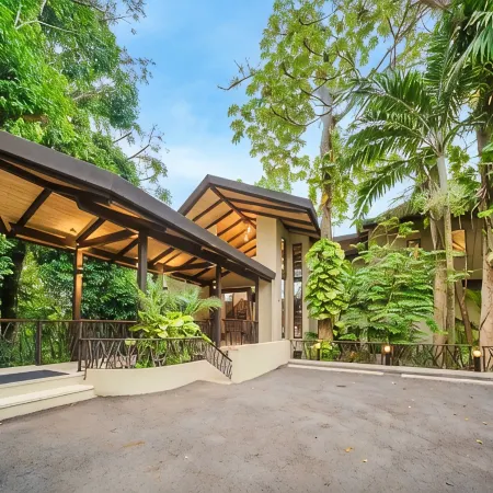 Manuel Antonio Luxury Villa – Fully Staffed 8 Br Estate with Chef, Ocean Views