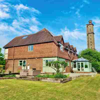Stunning 7 Bedroom Escape Near New Forest and Beach - Large Garden - Sleeps 14 Hotel Exterior