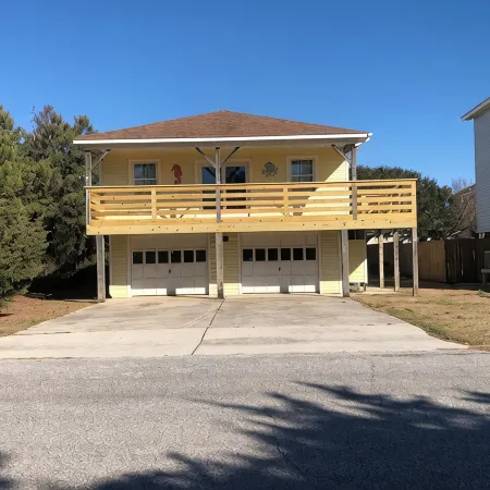 Quaint 4-bedroom cottage in Nags Head located just minutes from white silky sand