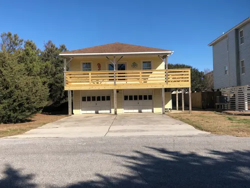 Quaint 4-bedroom cottage in Nags Head located just minutes from white silky sand