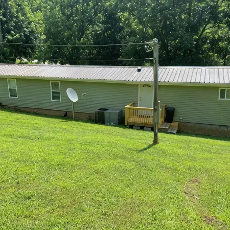 Rosey's Retreat Charming 2-bedroom Country Cottage in LaFollette, Tennessee WiFi