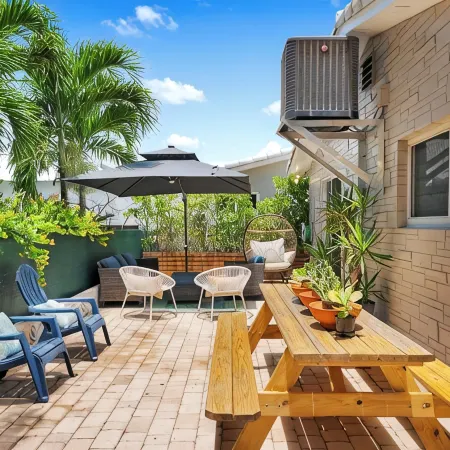 Surfside Beach House + Steps to sand & free parking!