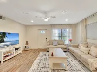 2 Kitchens + Pool + Ping-Pong + Corn Hole + BBQ + Next to Venice Downtown Hotels in Venice Gardens