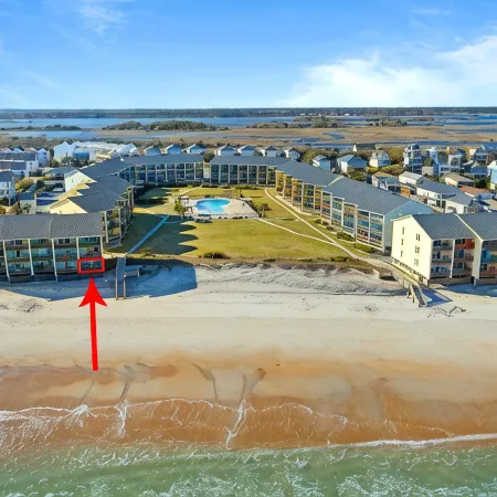 The Endless Wave: Oceanfront Condo, Sunrise View, Pool, 1-mile to Dining & Pier
