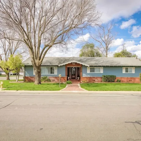 Yuba City 3 bedrooms 4 beds 2 ba Spacious Game Room Games Playground Trampoline Отели в г. Саттер
