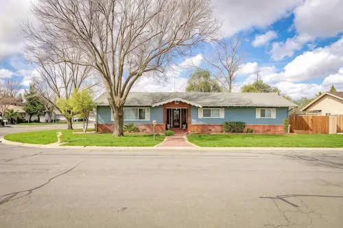 Yuba City 3 bedrooms 4 beds 2 ba Spacious Game Room Games Playground Trampoline - 홈스테이