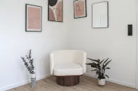 Modern, Zentrumsnah mit Parkplatz und Balkon - Gym