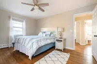 Spacious Home Ready for your memories(2 blocks to beach, downtown and train) - 3-Star