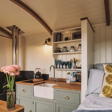 Luxury Shepherds Hut with Bath