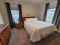 Family Getaway in Breezewood with AC and Wi-Fi