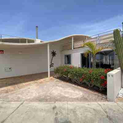Pool, few min from the sea, protected inner courtyard Hotel Exterior