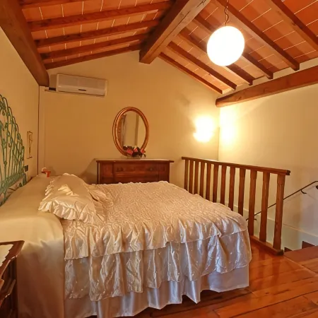Nice little house near the beach with a nice garden. Air conditioning.
