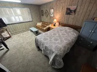 Lakefront Chalet - Badwater Lodge - Gorgeous Lake Views - 3-Star
