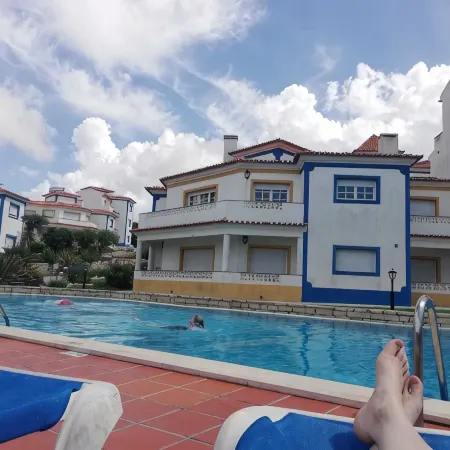 Apartment With Shared Pool, landscaped gardens, Wi-fi