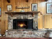 Mountain cabin with fireplace. Minutes away from Shaver Lake and China Peak. - 샬레 호텔