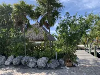 KCB-access Private Cabana Club, Dock on Canal, PET Friendly, Pickle ball courts - Wifi