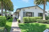 SPACIOUS 2bd, washer/dryer, private patio, grill
