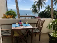BEACHFRONT on a Budget! ~ Condo Sereno ~ Low Beachfront Rate!