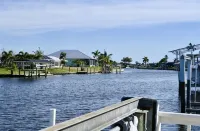 Spacious Waterfront Home 3BR 2BA  Heated Pool  Boat Dock & Fishing - badewanne