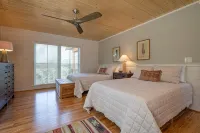 Stunning New Home at Sky Hawk Ridge, a 185-Acre Refuge ONE MILE to Buffalo River - Wifi