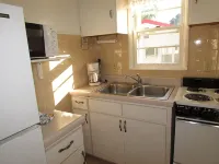 桌巖湖畔銀元城兩卧室木屋