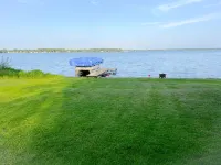 Cozy 3 bedroom, 1 bath home on Beaver Dam Lake - Homestays