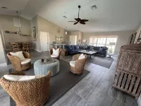 Walk to beach, restaurants and JW Marriott with private pool. Great amenities. - 4-Star