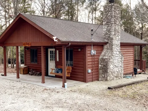 Owls Nest cabin with hot tub near Pomme de Terre lake!