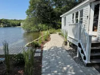 Private Lake Front Cottage - Wifi