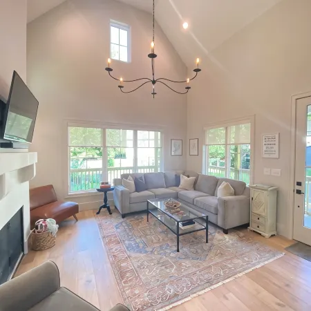 Battlefield Bungalow- Walk to Pickleball & Downtown!