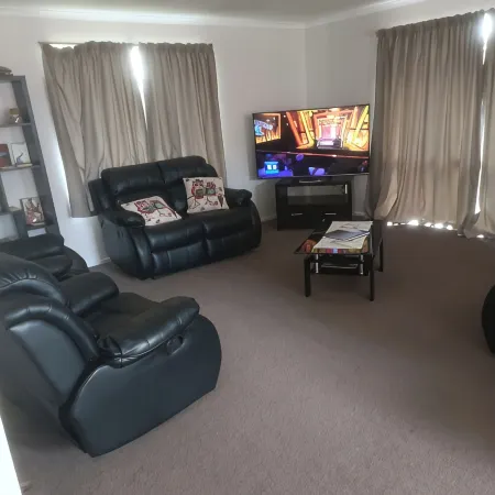 SPACIOUS METHVEN CRASH PAD