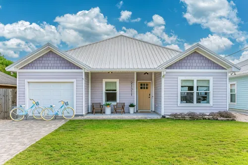 Luxury 30A Cottage 'The Toasted Coconut': Hot Tub, Walk to Beach, Sleeps 10 - واي فاي