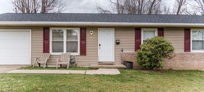 Charming 3-bedroom house in excellent location North Central WV Hotels in Harrison County