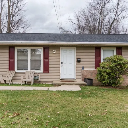 Charming 3-bedroom house in excellent location North Central WV