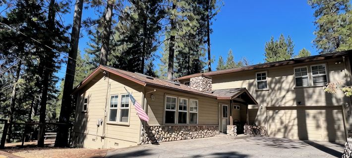 Spacious, Family Friendly, Hot Tub, Game Room, Forest View, Fireplace, 2 decks Hotels in Arnold