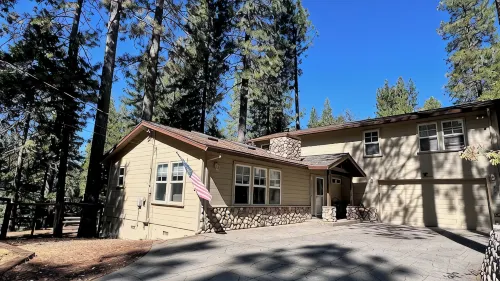 Spacious, Family Friendly, Hot Tub, Game Room, Forest View, Fireplace, 2 decks