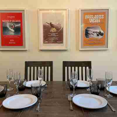 RAINFOREST GETAWAY - Directly on Spring Cove! Dining/Meeting Rooms