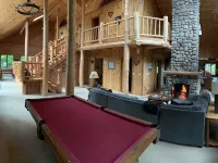 Adirondack Waterfront Lodge Close to Old Forge with A/C and Heated Garage Hoteles en Webb