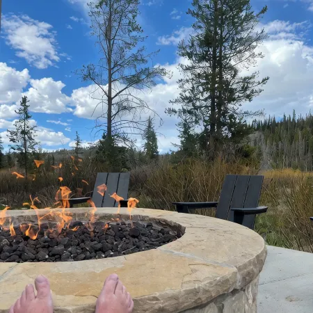 Timber Fox modern 1-bedroom condo in downtown Winter Park with WiFi, AC, hot tub
