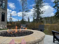 Timber Fox modern 1-bedroom condo in downtown Winter Park with WiFi, AC, hot tub - ブティック