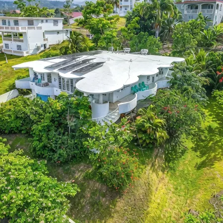 Hideaway with Wraparound Balcony: Beautiful Views, Great Vibes, Family Friendly