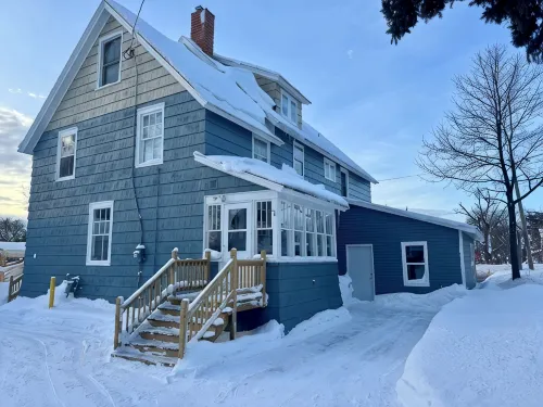 Spacious 7-bedroom house with WiFi, Garage, Sauna, and AC in amazing Calumet -  Habitaciones en casas particulares