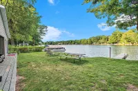 Quiet oasis steps from the water with access to Canadian Lakes amenities! - Wifi