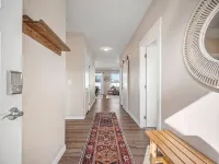 Modern Spacious Family Home w/ Hot Tub & Fire Pit - Bungalows
