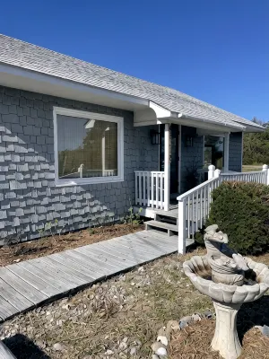 Relax, unwind in beautiful coastal cottage near exquisite Cape Hatteras Seashore