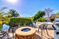 Modern 3Bd2.5BTH Incl. Misters, Pool, Spa, Pool Table, Kayaks, Pedal Boat, Bikes - 4-Star